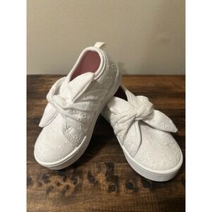 OshKosh B'Gosh Baby Size 7 White Eyelet Slip On Shoes Machine Washable